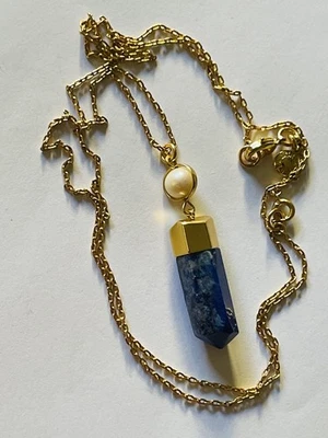J. Collar Colgante Crew Tono Oro Lapislázuli y Perla Foto 1 de 4