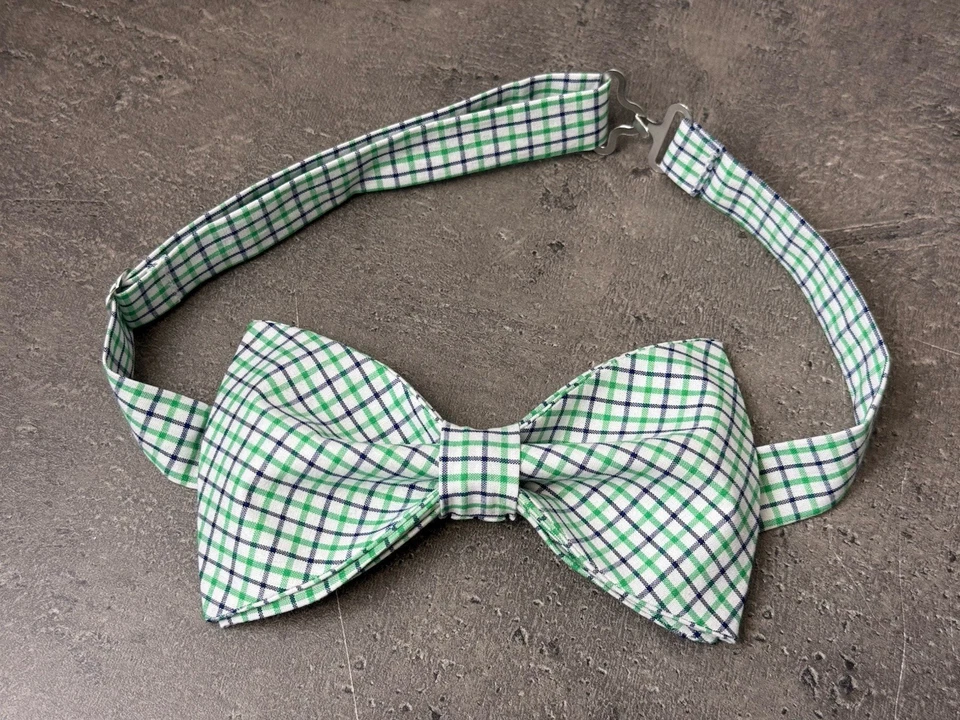Pajarita a cuadros blanca/verde personalizada para hombre preatada ajustable hecha a mano Foto 1 de 3