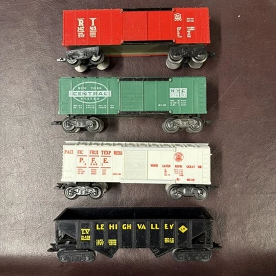 4 Marx 8 Wheel Cars - LV 21429 - PFE 43461 - NYC 176893 - RI 147815 Auto Coupler - Image 1 of 4