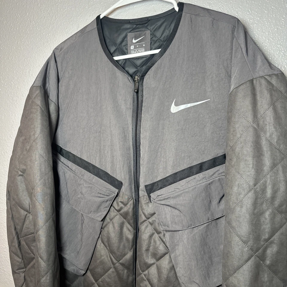 NIKE RUN READY REFLECTIVE LOOSE FIT FULL ZIP BOMBER JACKET GREY CI6596-082 MEN M - Image 1 of 4