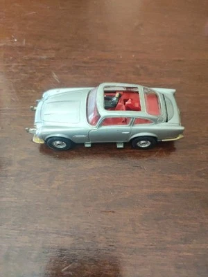 CORGI TOYS ASTON MARTIN JAMES BOND DB5 007  - Immagine 1 di 4