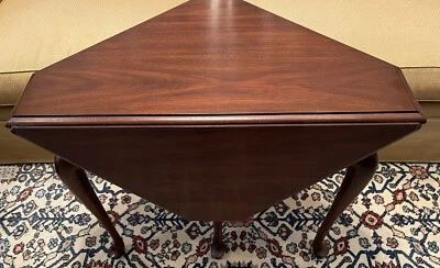 Pañuelo Henkel Harris Caoba Reina Ana Hoja Caída Mesa Estilo 5610 #2 Foto 1 de 4