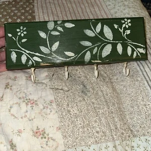 Key Rack Holder Hanger Green Rustic Farmhouse Decor Print Wall Mount 4 Hooks - Picture 1 of 4