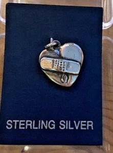 Sterling Silber 16x16mm Pflaster auf einem gebrochenen Herzen Charm! - Bild 1 von 6