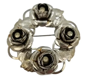 Fashion Costume Brooch Pin Wreath Of 4 Roses Silver Toned Vintage - Picture 1 of 10