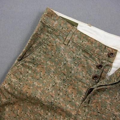 Pantalones Chinos Levi Pequeños Estampado Camuflaje Botón Mosca Calce Recto Verde Ejército Hombres 32x32 Foto 1 de 4