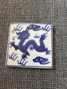 Vintage Chinese Blue and White Porcelain Tile - Dragon Design - 10cm x 10cm - Bild 1 von 2