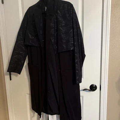 Gabardina Anatomie con Paneles Camuflados Azul Marino Damas Pequeña Excelente Estado Usada Foto 1 de 4