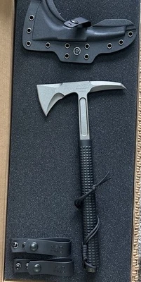 RMJ Tactical S13 Alcaudón Negro Tomahawk NUEVO Foto 1 de 2