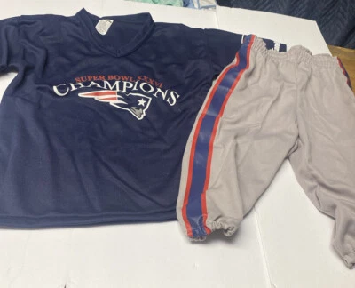 NFL 新英格兰爱国者队儿童制服套装/头盔 尺寸 Med 儿童 — 第 1/4 张图片