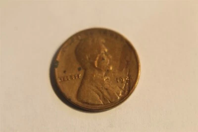 1924-S LINCOLN CENT LAMINATION PEEL / PLUS ABOUT 15 DEGREE ROTATED REV. lj - Image 1 of 2
