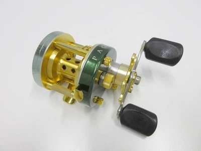 Megabass PAGANI P300 Right Spinning Reel - Image 1 of 4