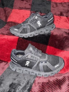 Zapatos para correr On Cloud para mujer blancos y negros talla W6 (WTF27) - Imagen 1 de 8