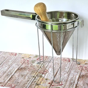 Set colino setaccio mulino alimentare in acciaio inox Chinois con supporto e pestello in legno - Foto 1 di 6