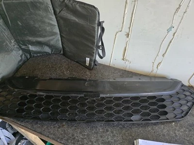 Parrilla delantera negra brillante Iveco Daily 2015-on 5801587018 Foto 1 de 4