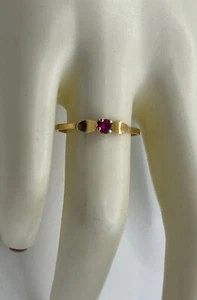 Vintage 18K Solid Yellow Gold Ruby Ring Sz 7.25 - Picture 1 of 7
