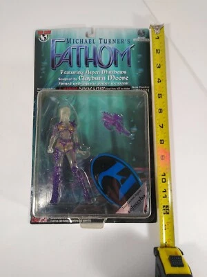 Figura de acción FATHOM Michael Turner Clayburn Moore translúcido Aspen colluccibo Foto 1 de 4