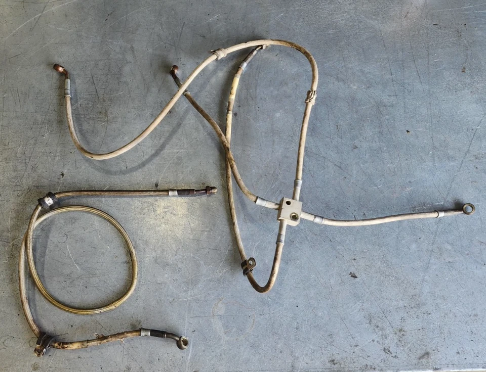 Manguera línea freno delantero trasero Can-Am Outlander 400, 500, 650, 800 06 07 705600421 Foto 1 de 1