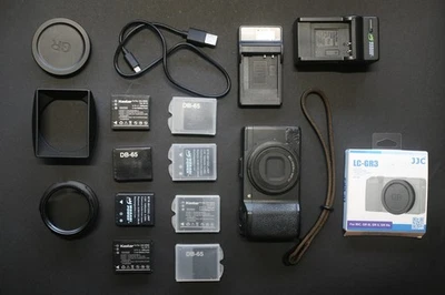 RICOH GR 16.2MP DIGITAL COMPACT CAMERA BLACK NON WIFI 9 BATTERIES AND MORE - Image 1 of 4