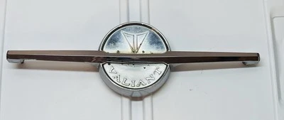 1963 Plymouth Valiant cabo de porta-malas com ferragens - Imagem 1 de 4