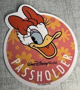 2019 Disney Annual Passholder Car Magnet Daisy Duck EPCOT Flower & Garden ~A - Picture 1 of 1