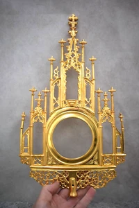 Adorno gótico ornamentado, todo latón, todo chapado en oro (CU51) chalice co. - Imagen 1 de 5