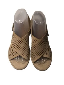 Clarks Artisan Womens 8.5M Tan Laser Cut Sling Back Wedge Sandals - Bild 1 von 6