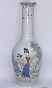 Vaso Città Porcellana Cinese Zhong Guo Wu Ci Wi Signora Con Decorazione Uccellino Alto 8” - Foto 1 di 6