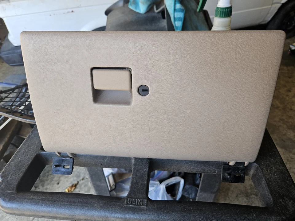 Mazda B4000 1994 guantera beige Foto 1 de 1