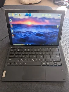 Microsoft Surface Pro 5 Core i7-7300U 2.60GHz 8GB Ram 128GB Windows 10 Tablet - Picture 1 of 7