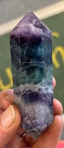Bacchetta Fluorite Arcobaleno Doppia Terminazione 181 Grammi 4 1/4" - Foto 1 di 7