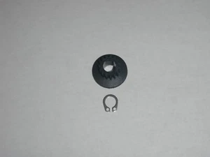 Engranaje + anillo a presión para eje de motor en fabricante de pan modelo B2300 negro y decker - Imagen 1 de 6
