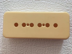 Gitarren-Pickup-Abdeckung (creme) passend für P90 Soapbar 50 mm - Bild 1 von 1