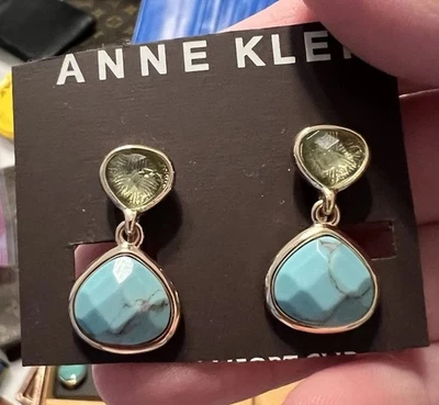 Pendientes Anne Klein tono dorado clip turquesa  Foto 1 de 4