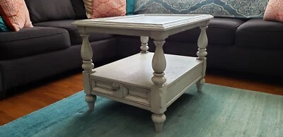 Mesa de centro o mesa auxiliar roble macizo restaurada profesionalmente Foto 1 de 4