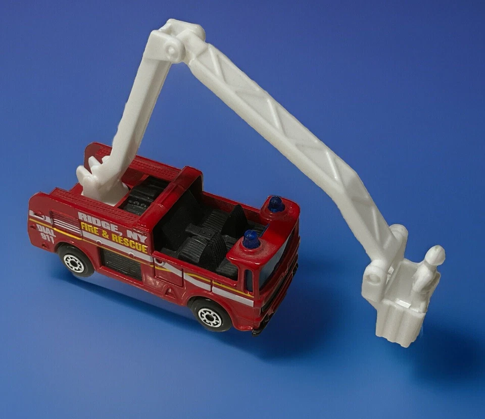 Matchbox 1999  Snorkel Fire Rescue Truck, Ridge New York, MB4 - Image 1 of 4