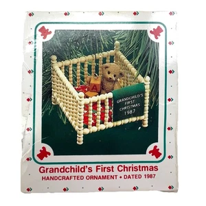 Hallmark Andenken Ornament Enkelkind’s First Christmas 1987 Handarbeit mit Box - Bild 1 von 2