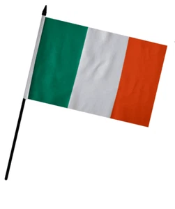 Irland Handflagge (9" x 6") - Bild 1 von 3