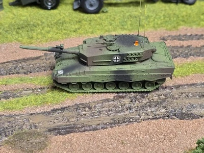 Roco MINITANKS Leopard 2 A4 , Bundeswehr gesupert,mit decals,1:87,#698 - Bild 1 von 4