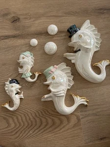 Vtg Whimsical anthropomorphic, iridescent Ceramic Seahorse Wall Hanging Set - Imagen 1 de 15