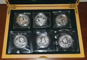 BOLSA SELLADA ORIGINAL COMO NUEVA 1993 A 1998 PANDA 5 YUANES 1/2 oz JUEGO DE MONEDAS DE PLATA - Imagen 1 de 10