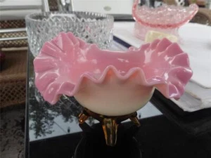 Jarrón vintage/antiguo checo rosa y blanco con patas con tapa cuenco de flores soplado en la boca - Imagen 1 de 8