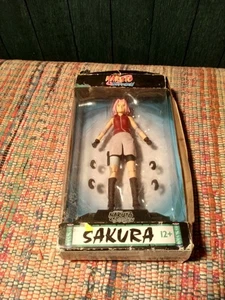 Figura Shonen Jump McFarlane Toys Naruto Shippuden Sakura 2017 caja dañada - Imagen 1 de 3