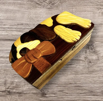 Carver Dan's Hand Carved Dog w Bow Wood Puzzle Trinket Box Felt Lined Gift - Image 1 of 4