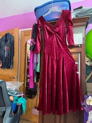 Vestido Betsey Johnson Vintage Veludo Vermelho M – Corpete Querida, 6 saias forradas  - Imagem 1 de 4