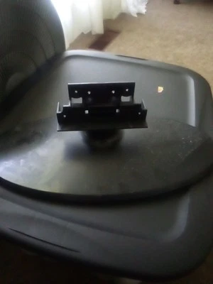 Soporte de TV polvoriento (sin tornillos de fijación) Foto 1 de 2