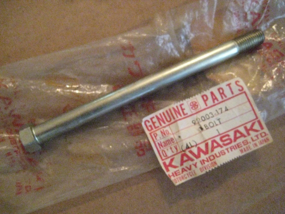 PERNO DE MONTAJE DEL MOTOR KAWASAKI KT250 10X138 75/76 ¡NUEVO! Foto 1 de 1