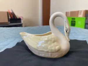 Crema Cisne 3 3/8" Alto, en Amarillo por Belleek Pottery (Irlanda) 6ta Marca (BM) - Imagen 1 de 12
