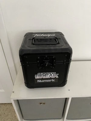 Odyssey K7060BL 7" vinilo/estuche utilitario negro Krom - tiene capacidad para 60 discos Foto 1 de 4