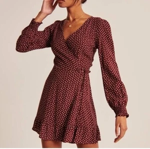 Abercrombie & Fitch Burgundy Floral Mini Wrap Dress Size S NWT! - Picture 1 of 9